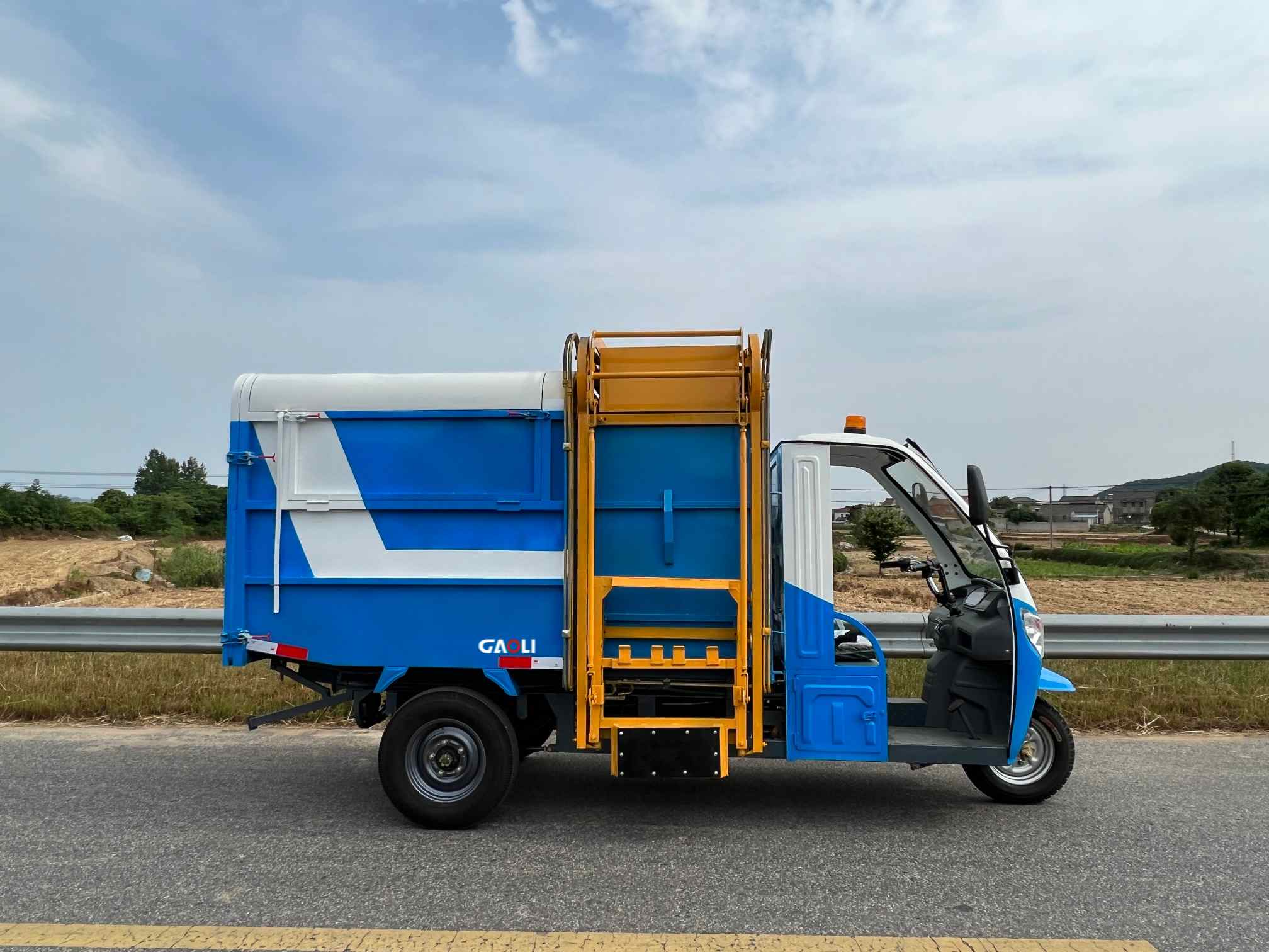 Electric Three-Wheeled Garbage Collection Truck